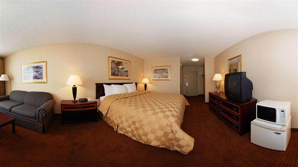 Clarion Inn And Events Center Pueblo North Экстерьер фото