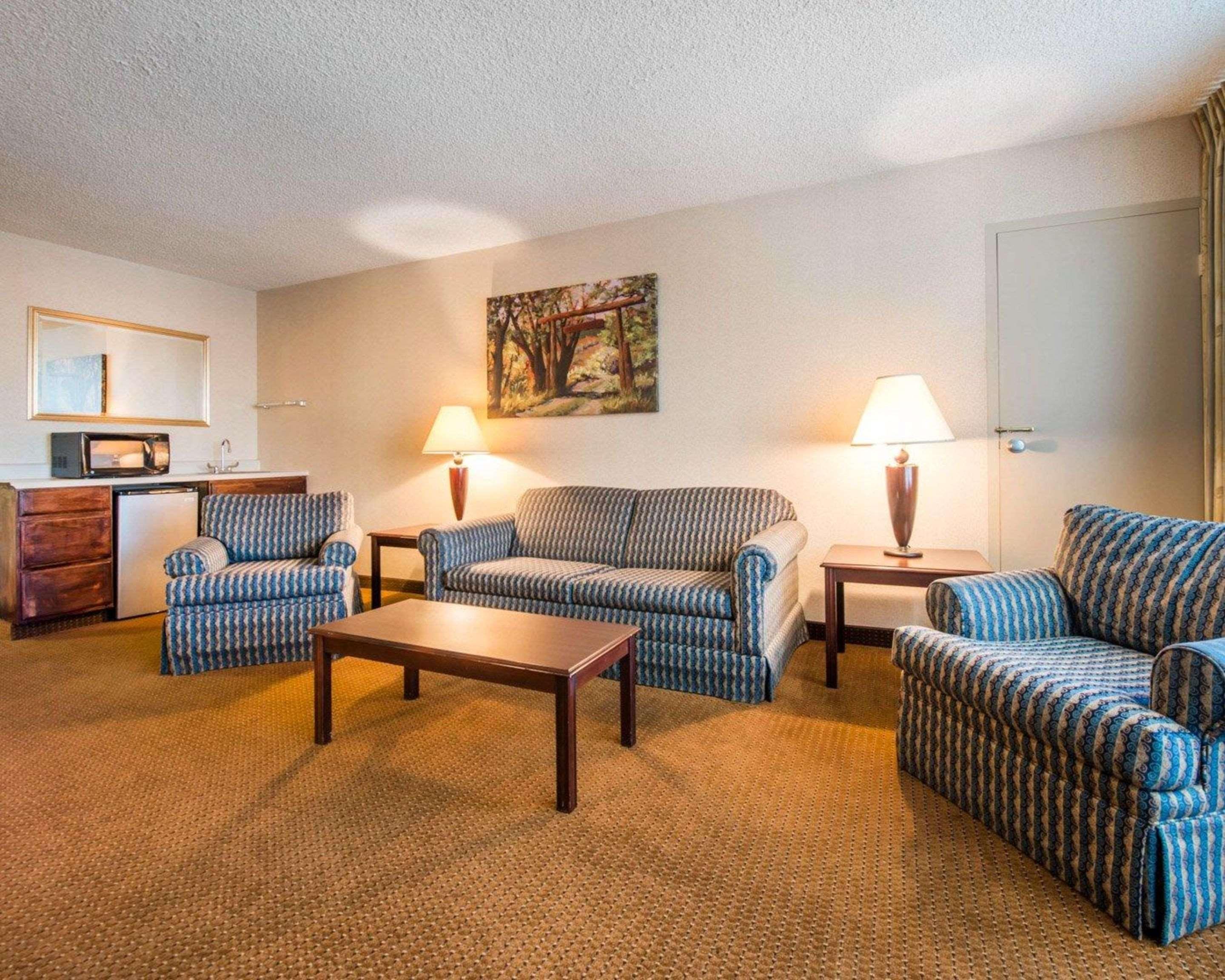 Clarion Inn And Events Center Pueblo North Экстерьер фото