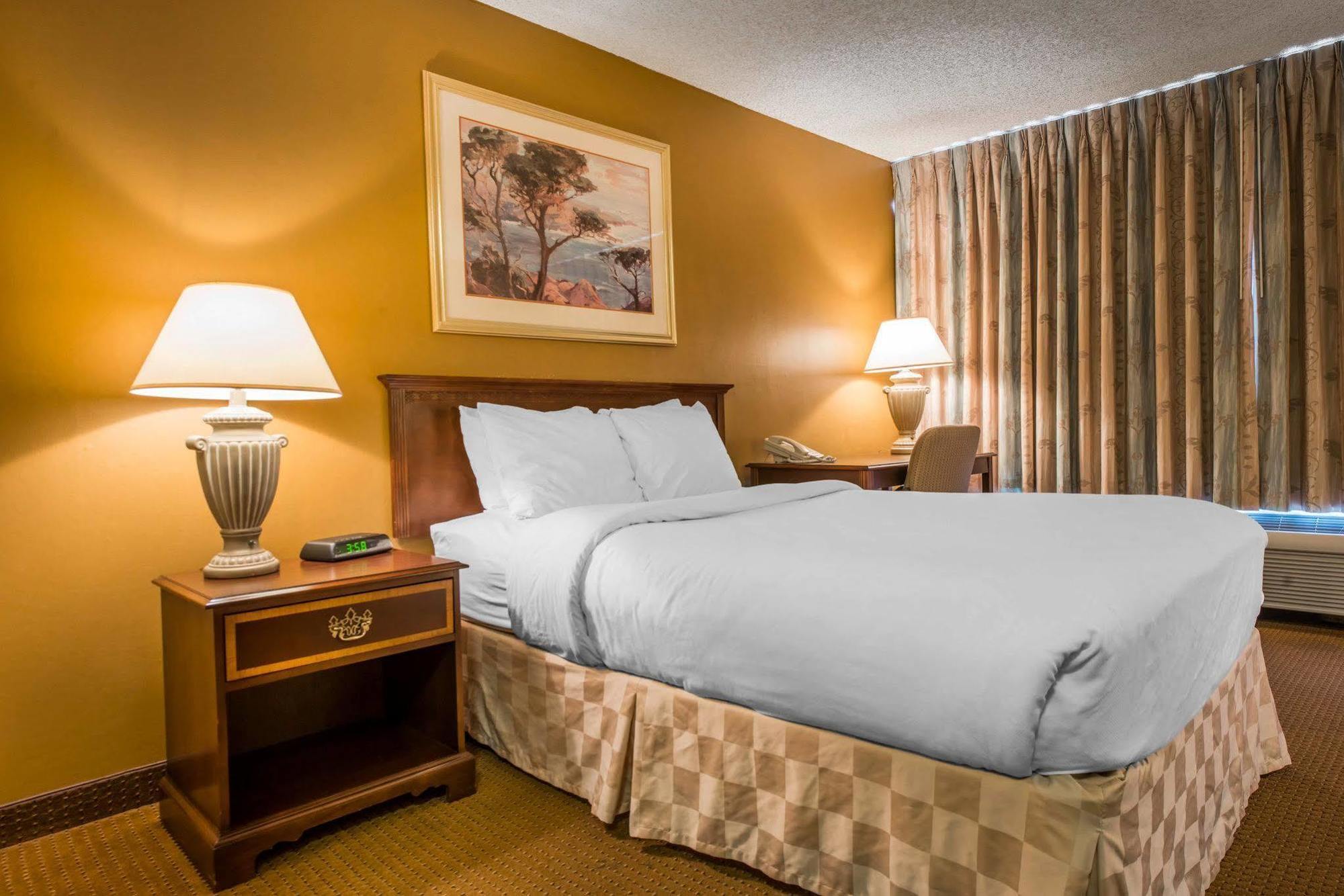 Clarion Inn And Events Center Pueblo North Экстерьер фото