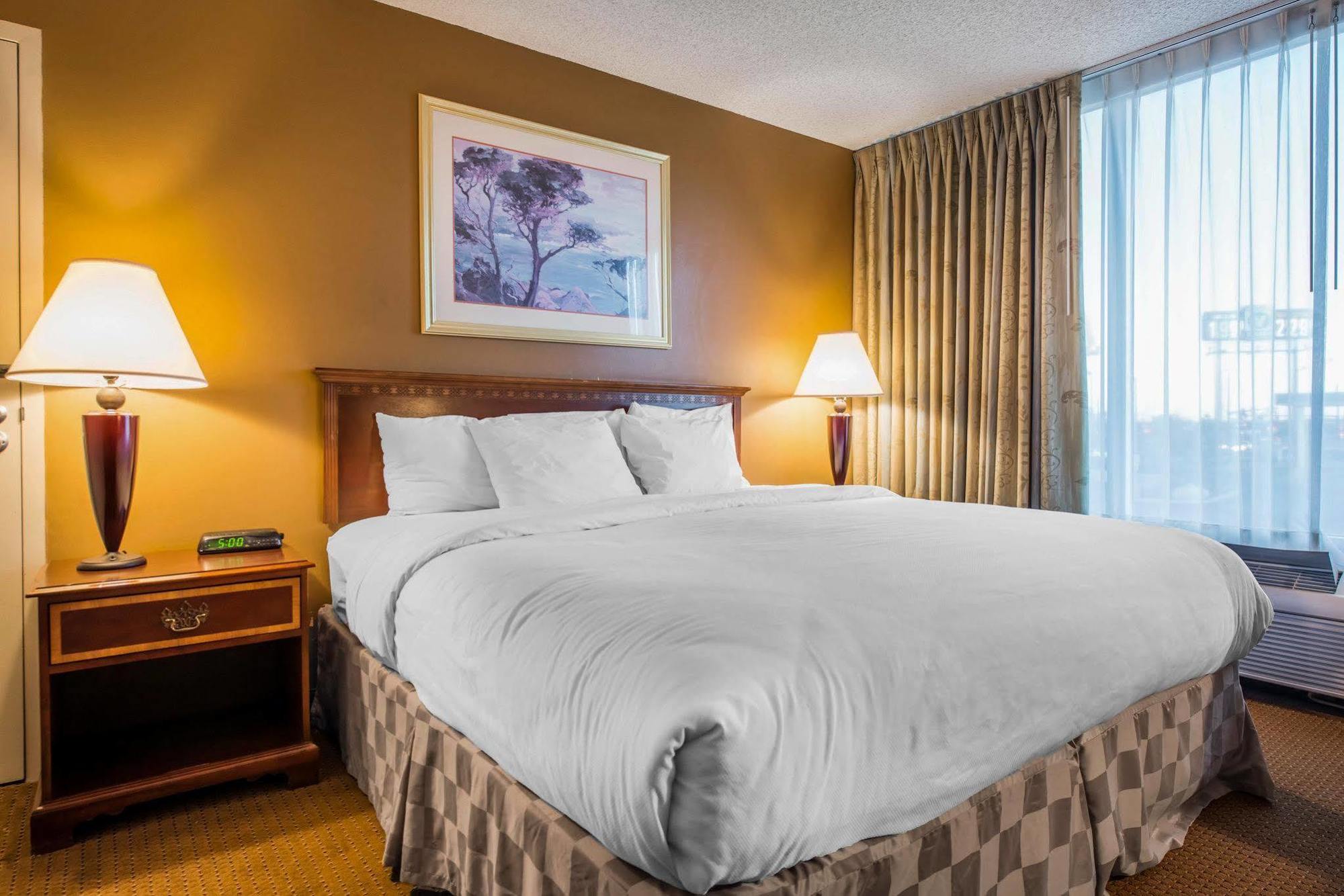 Clarion Inn And Events Center Pueblo North Экстерьер фото