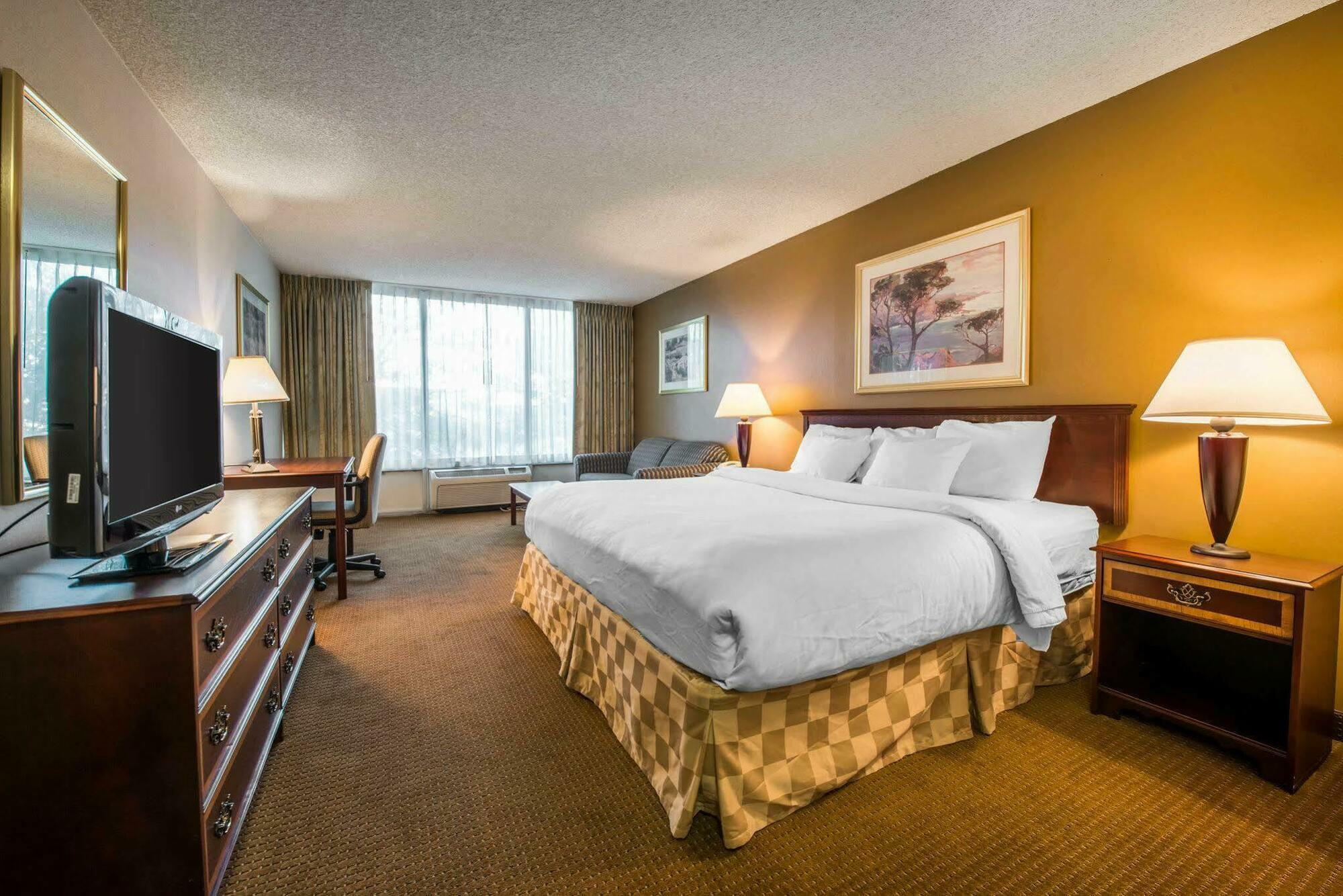 Clarion Inn And Events Center Pueblo North Экстерьер фото